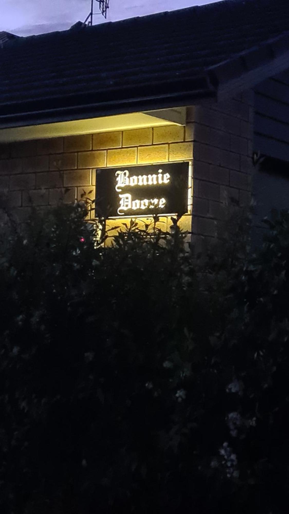 Hotel Bonnie Doone Te Awamutu Esterno foto
