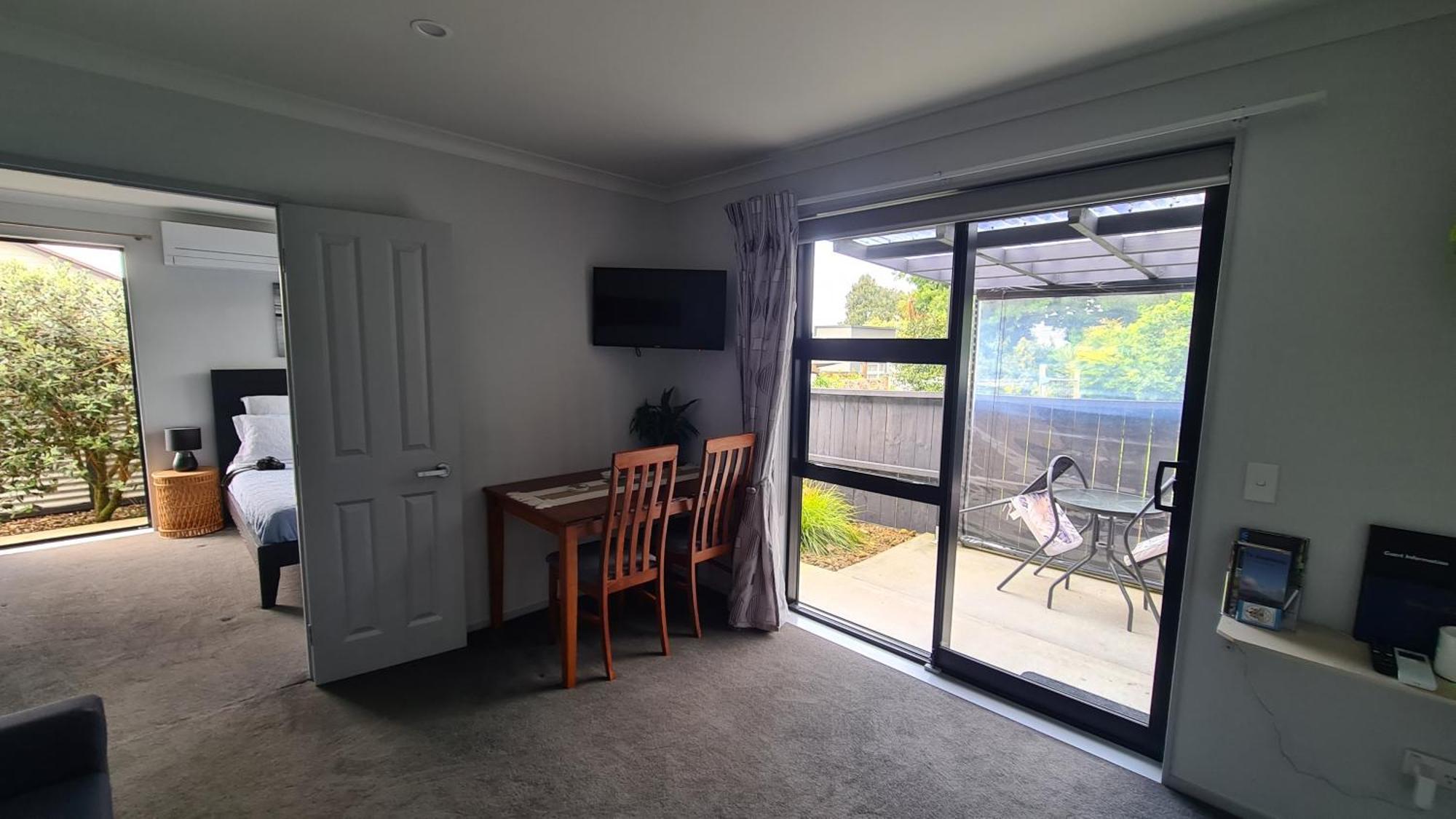 Hotel Bonnie Doone Te Awamutu Esterno foto